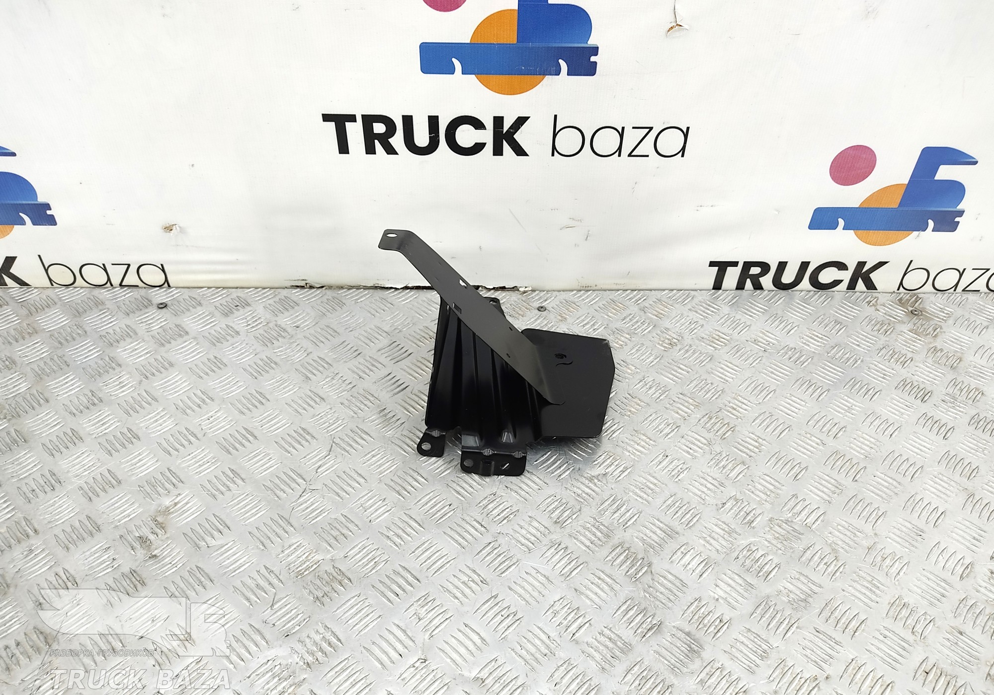 81625205016 Опорная стойка кабины правая для Man TGA