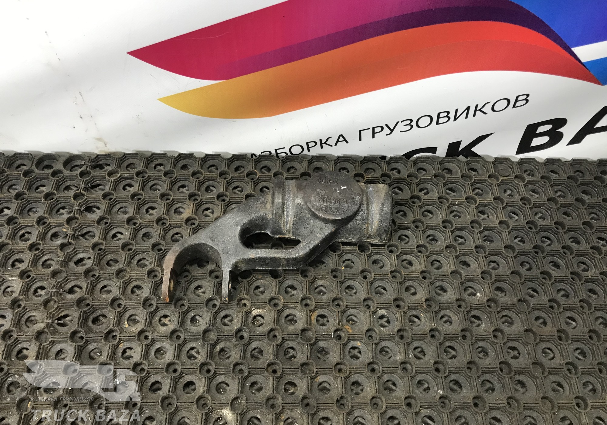 22118968 Кронштейн амортизатора переднего левый для Renault