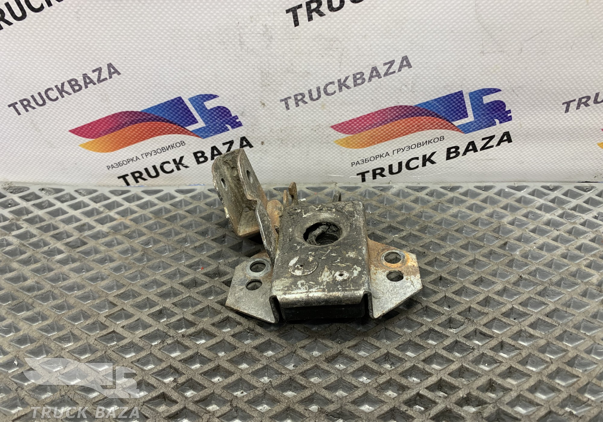 504274175 Замок капота для Iveco