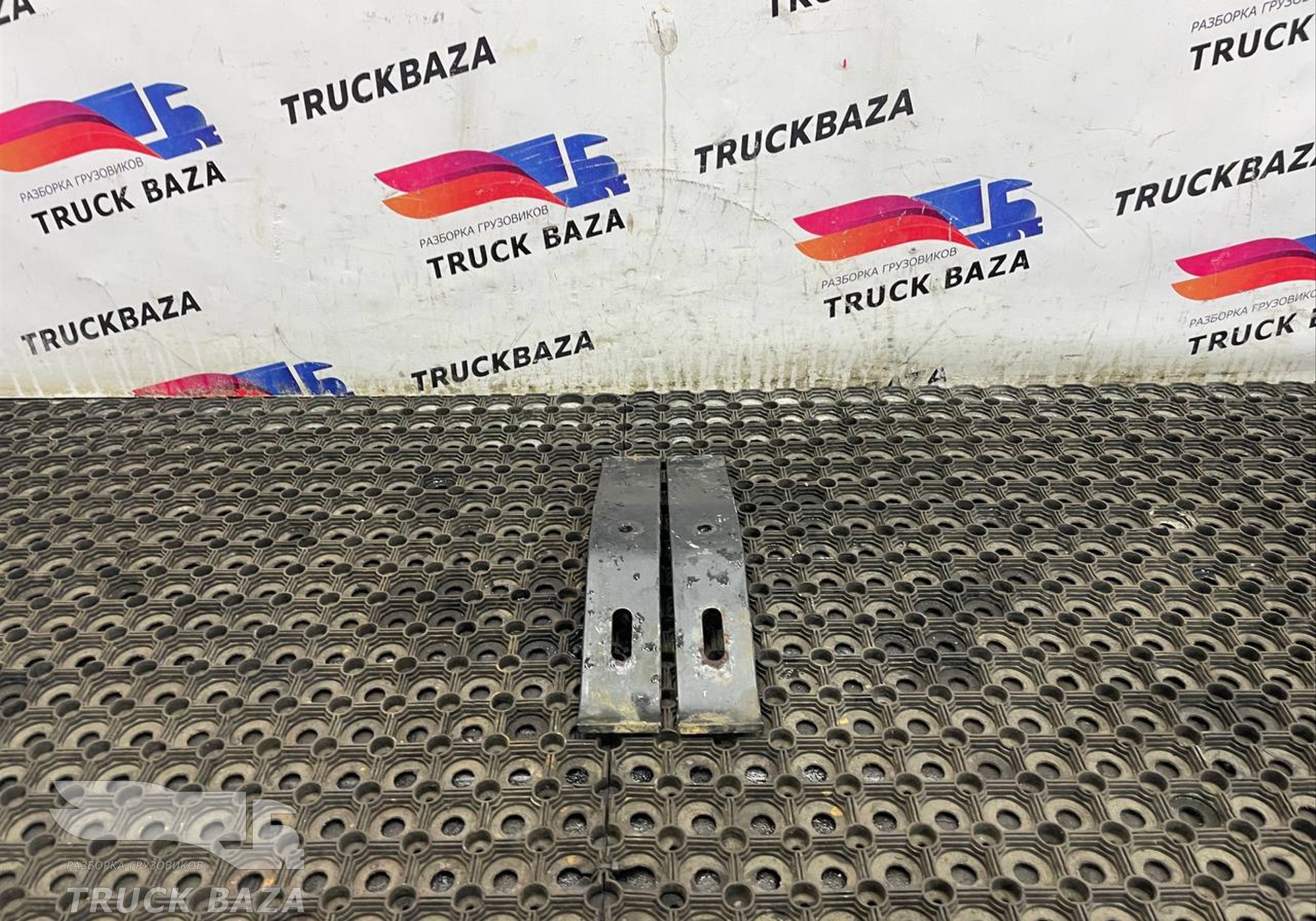 1850029 Кронштейн АКБ для Daf XF106 (с 2012)