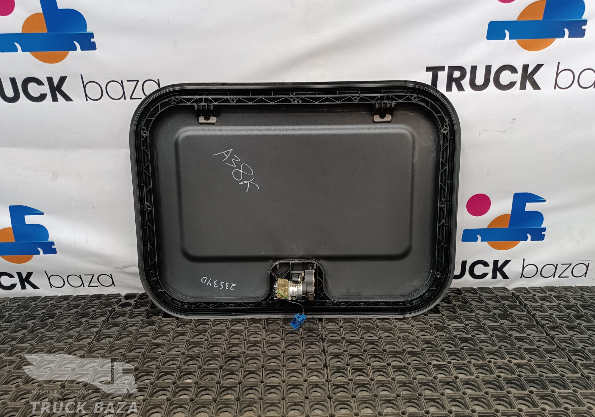 0008305842 Люк в сборе для Mercedes-Benz Actros MP3 (с 2008)