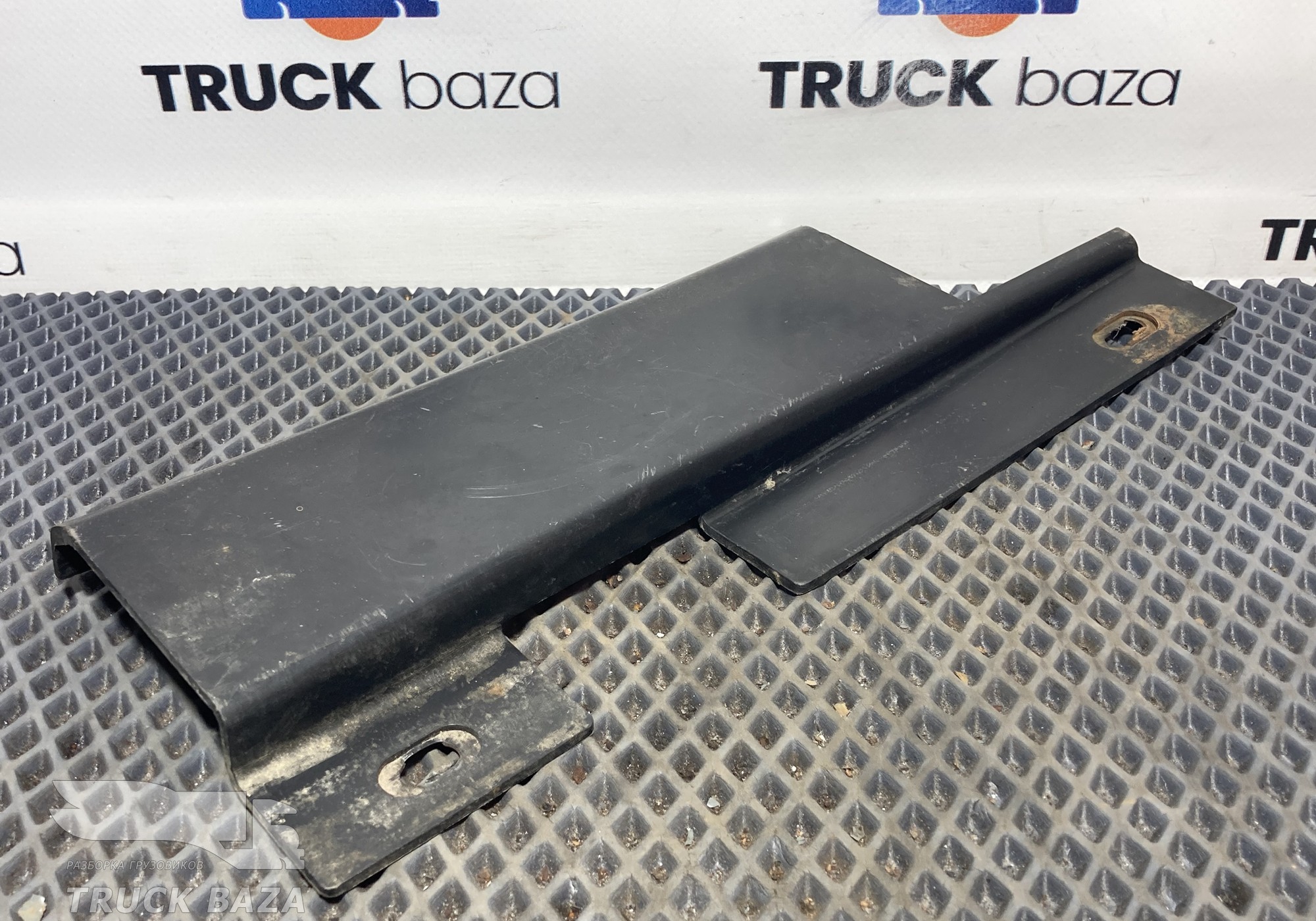 9736842718 Накладка проводки салона