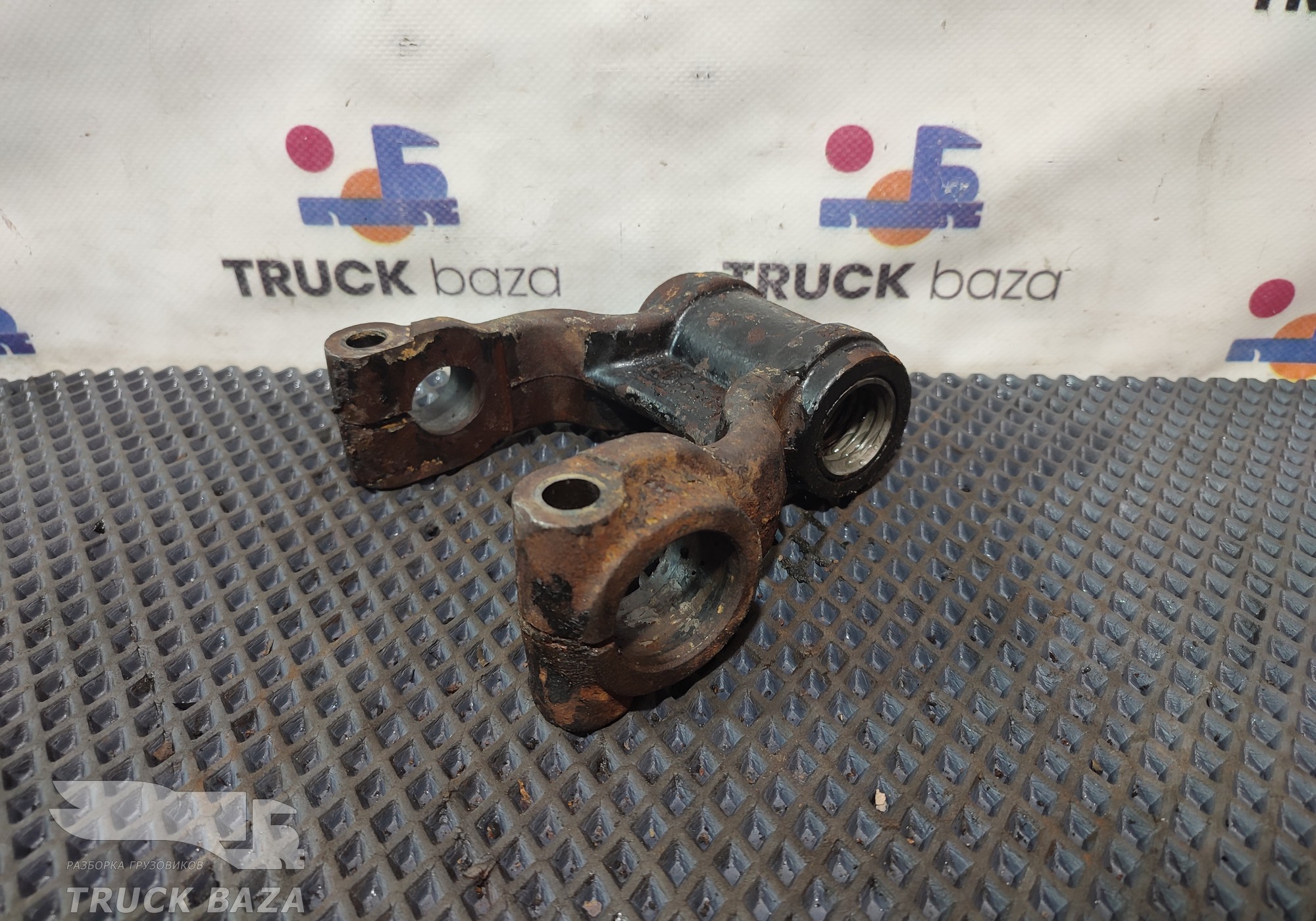 1377739 Серьга передней рессоры