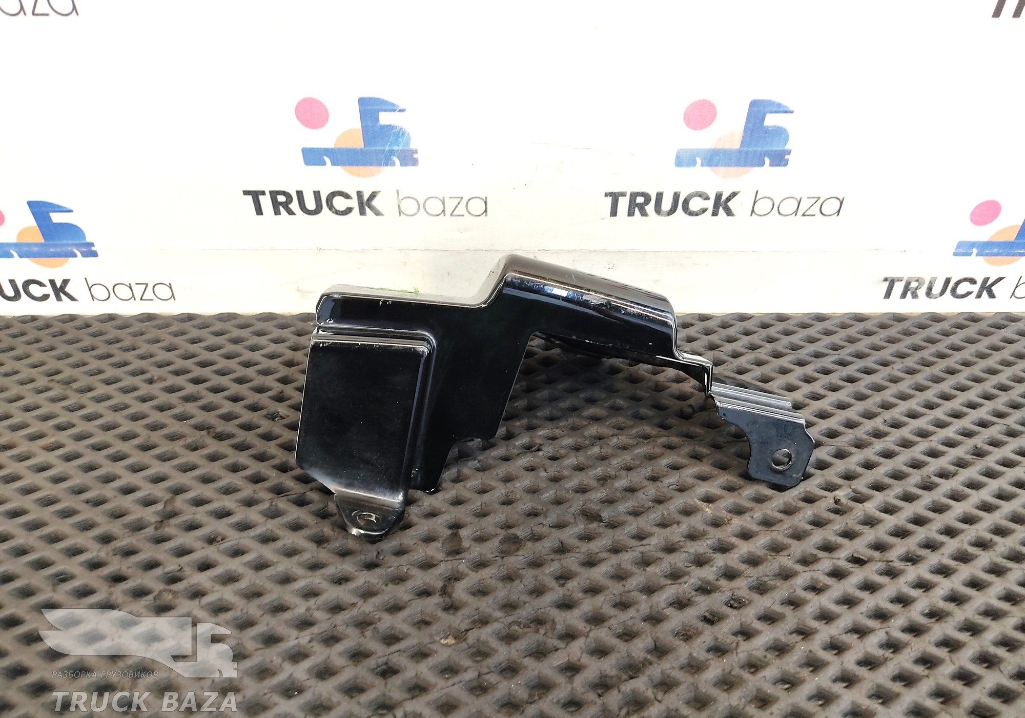 81624100179 Накладка стойки двери левая для Man TGX II (с 2012)