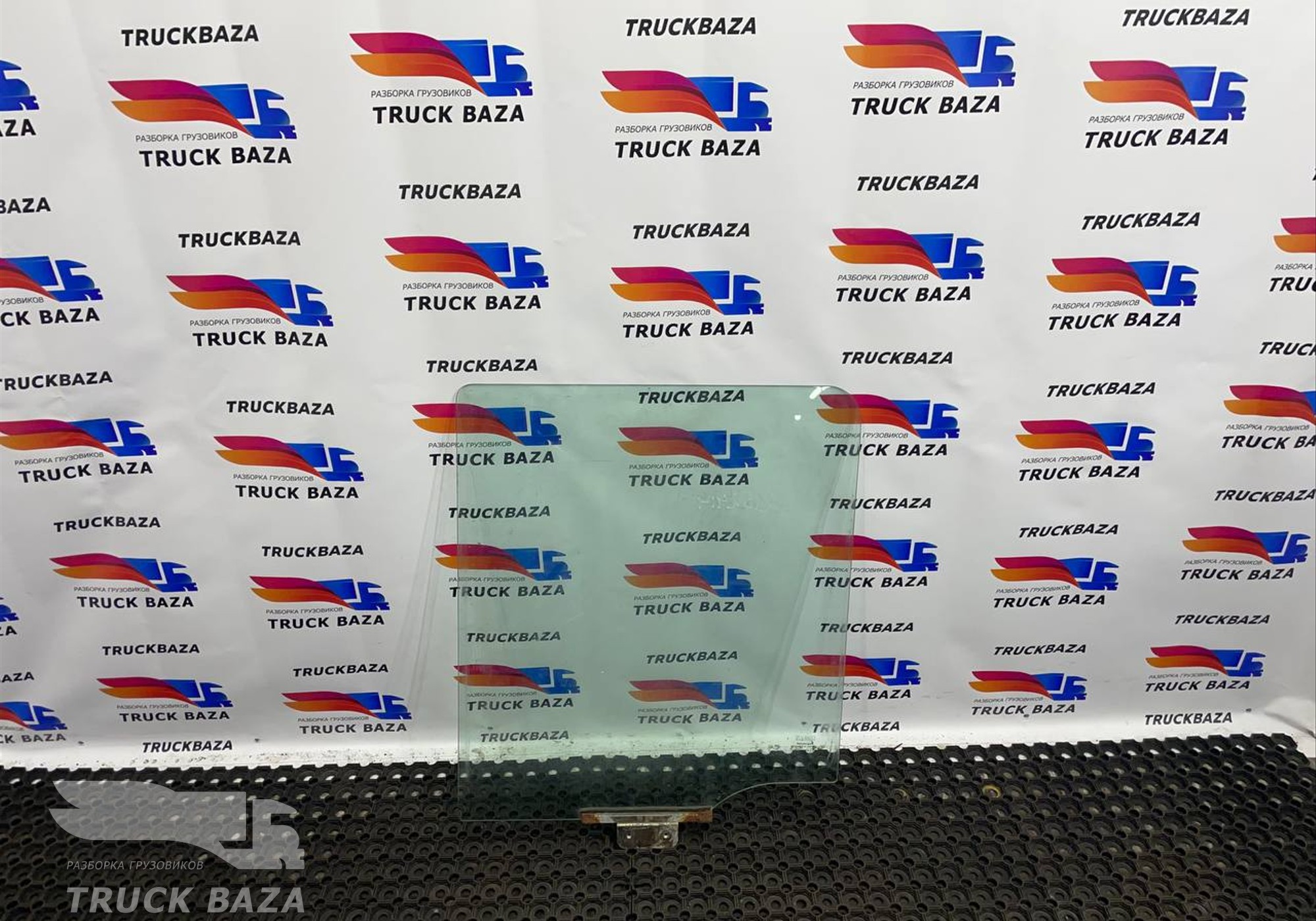 1284624 Стекло двери левое для Daf XF105 (с 2005)