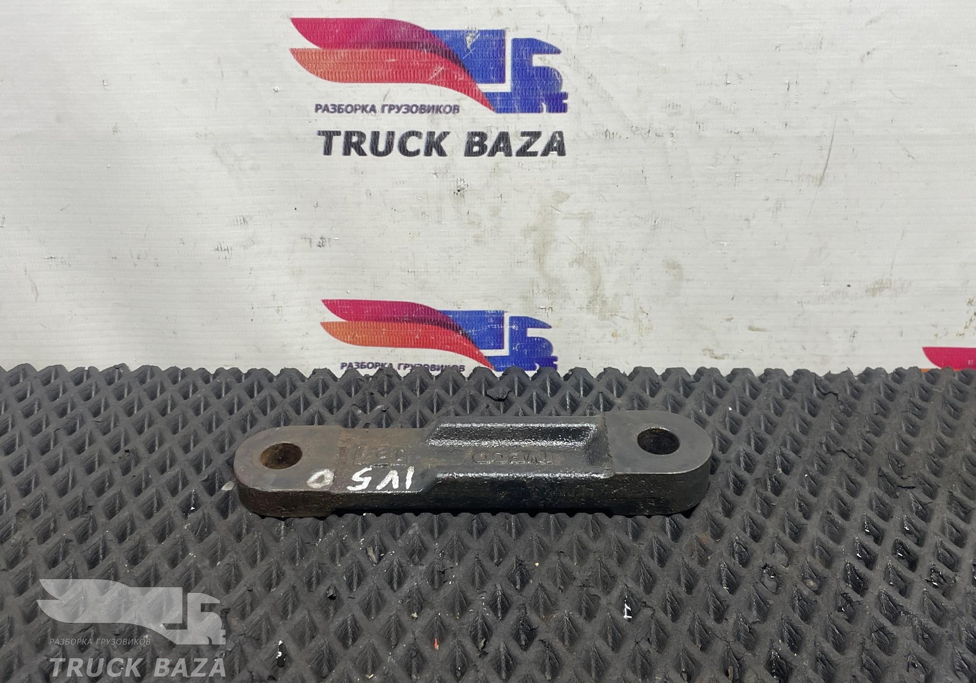8165567 Проставка траверсы КПП для Iveco