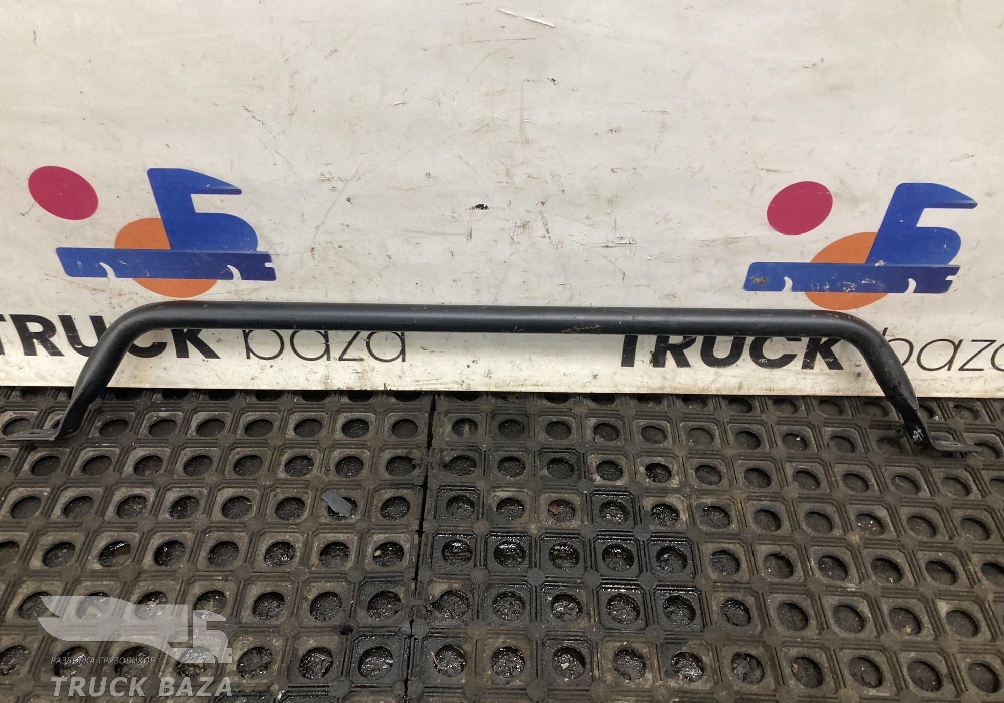 1676010 Поручень кабины