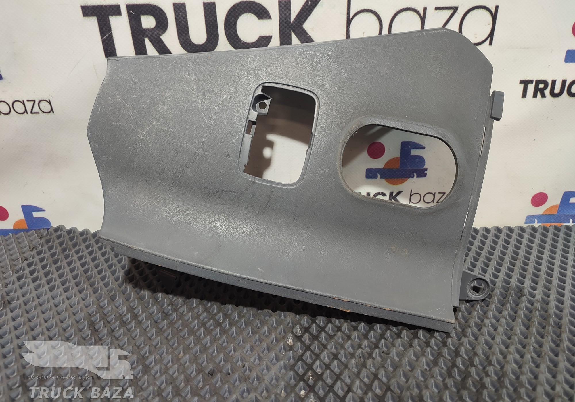 1879568 Боковая панель кабины