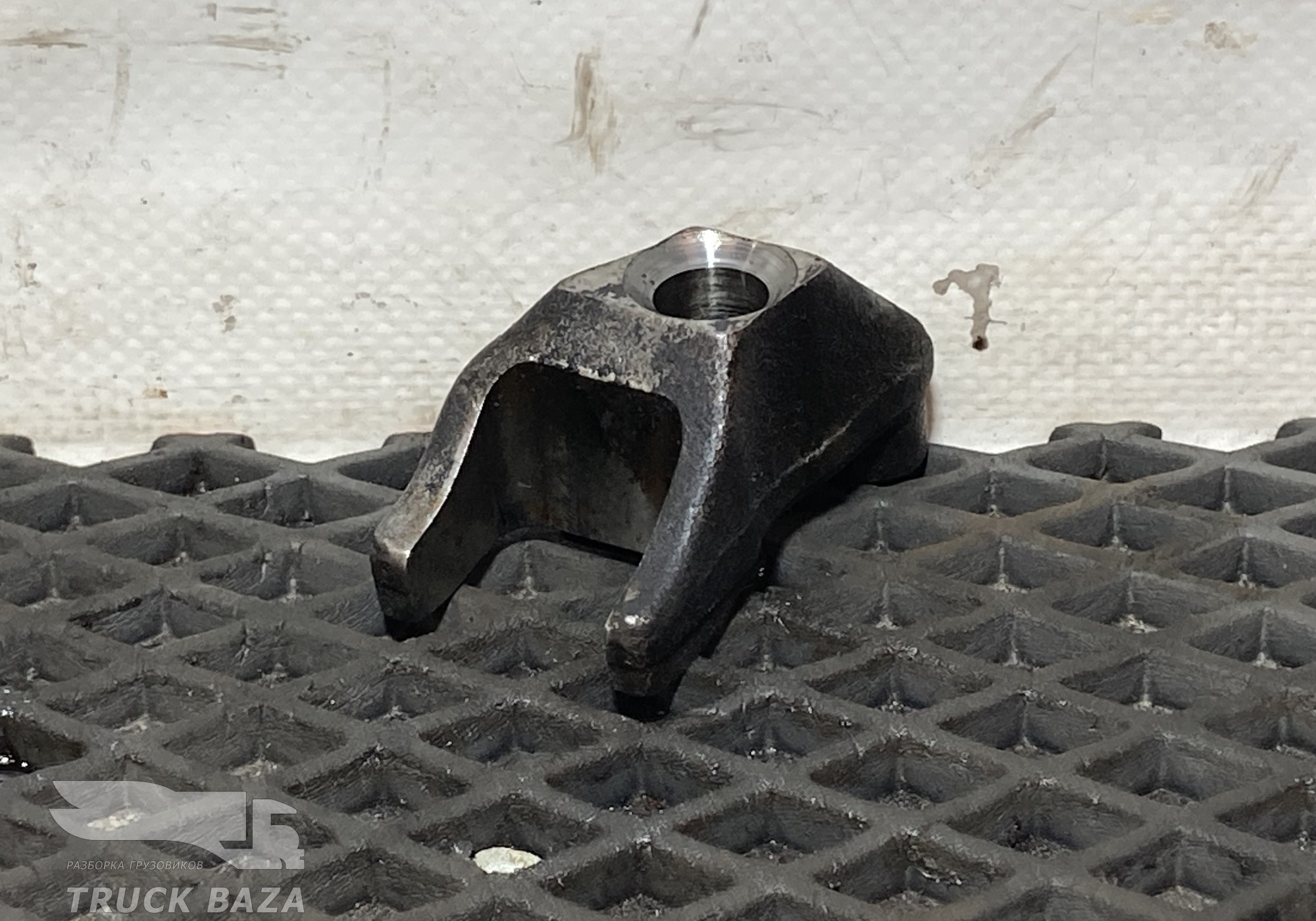 T218009 Кронштейн форсунки для Ford F-MAX (с 2018)
