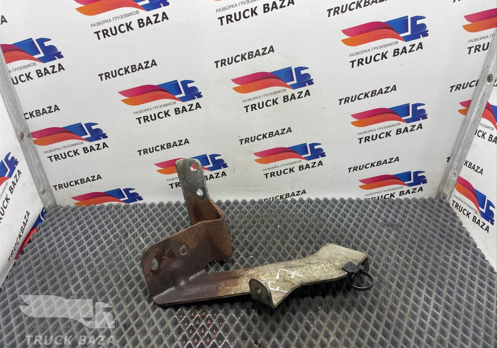 GC466K885AE Кронштейн воздуховода турбины для Ford F-MAX (с 2018)