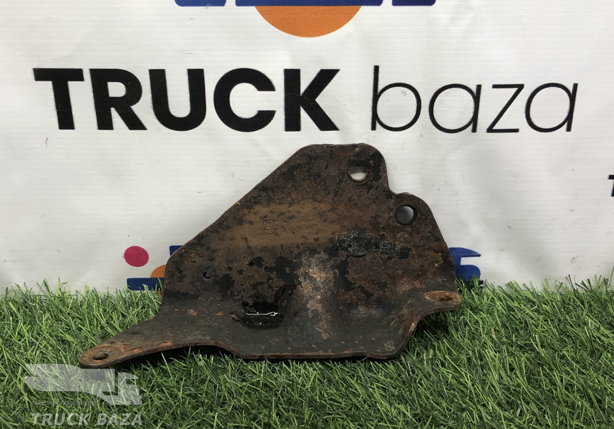 810W629102725 Кронштейн дефлектора правый для Sinotruk Sitrak C7H