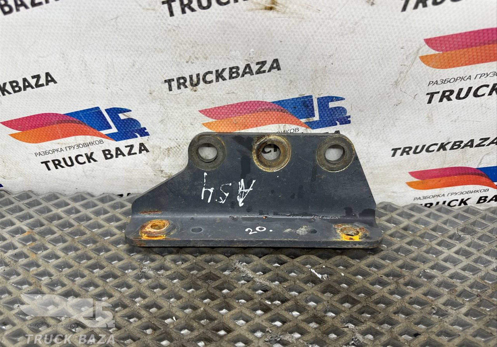 9303100258 Кронштейн крепления розеток для Mercedes-Benz Actros MP3 (с 2008)