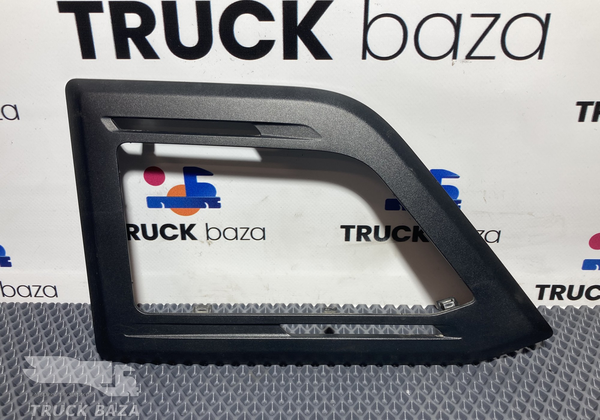 2740837 Рамка фары правая для Scania 6-series R (с 2016)