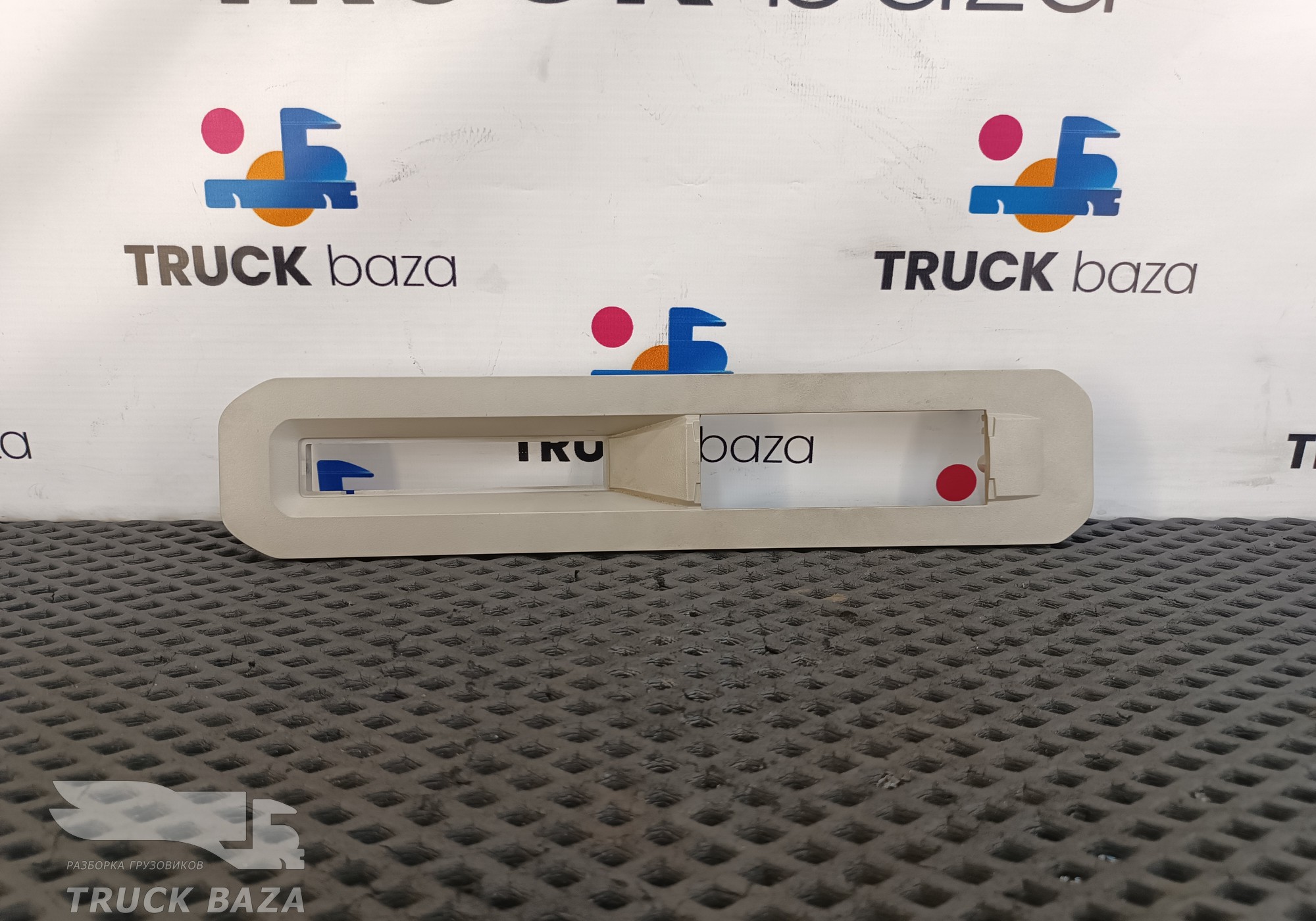 JC4614B134 Накладка блока кнопок для Ford F-MAX (с 2018)