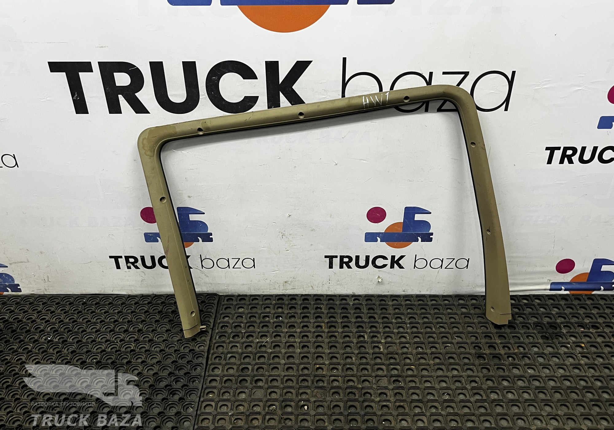810W626300057 Рамка двери левой для Sinotruk Howo T5G