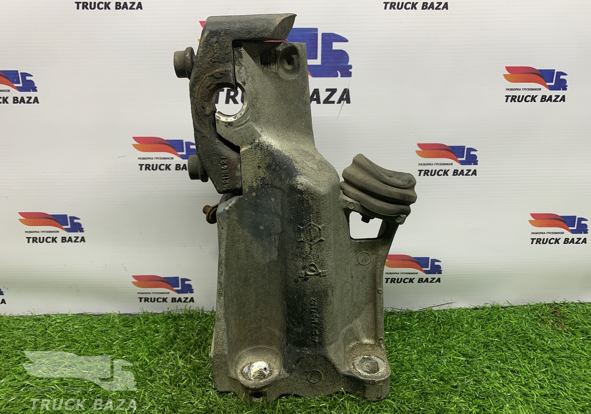 1762856 Кронштейн торсиона кабины левый для Scania 5-series R (с 2004 по 2016)