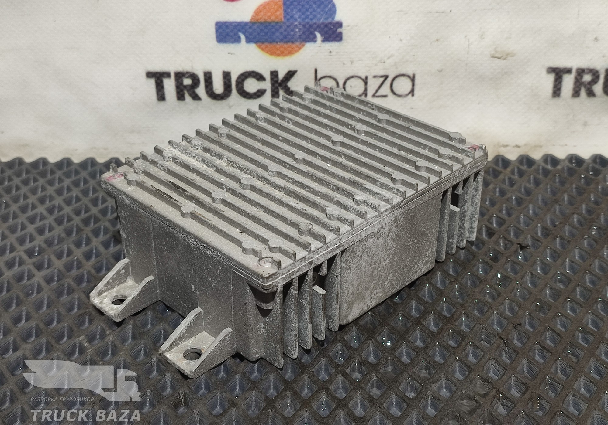 WG9720580002 Преобразователь напряжения 24/12В для Sinotruk Sitrak C7H