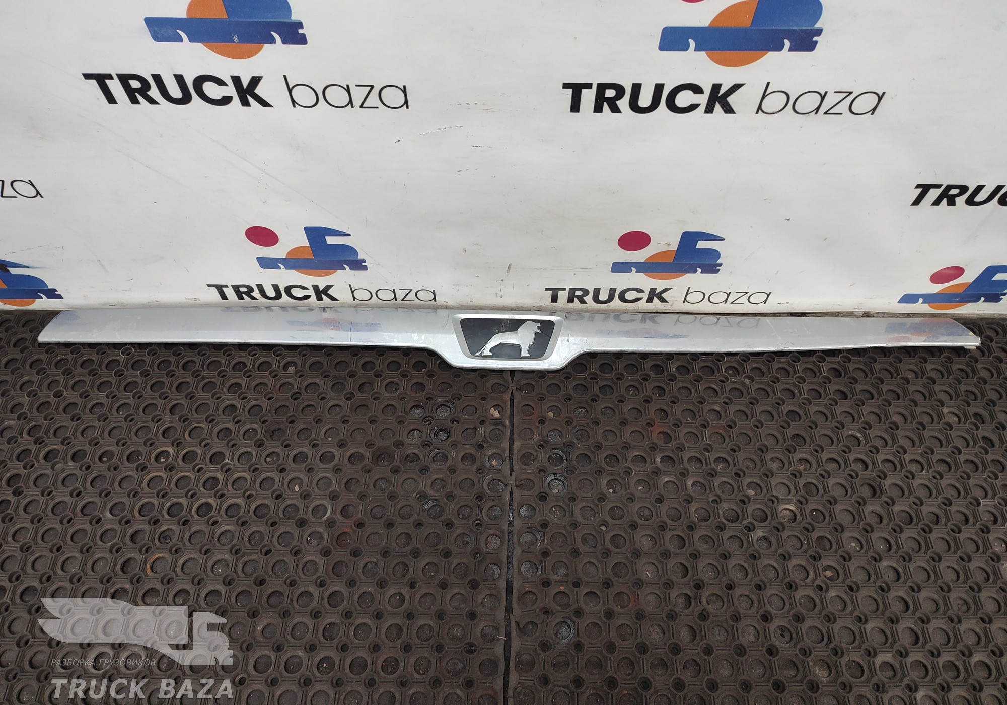 81611500155 Декоративная накладка на капот