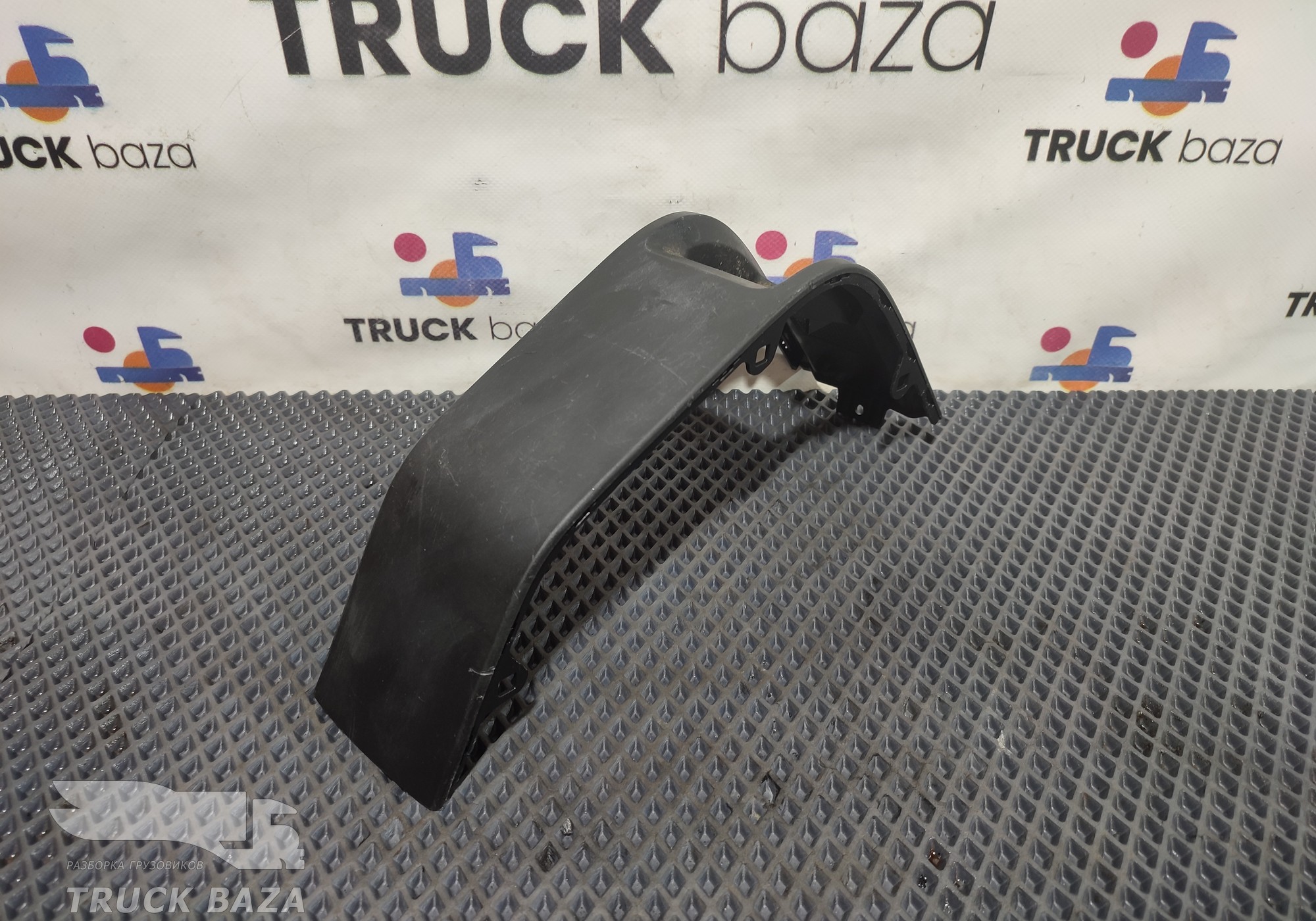 81617016636 Заглушка консоли кабины для Man TGX II (с 2012)