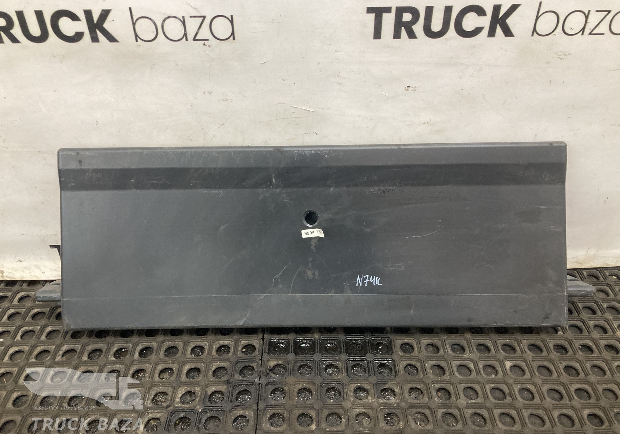 81669120185 Полка салонная под спальник для Man