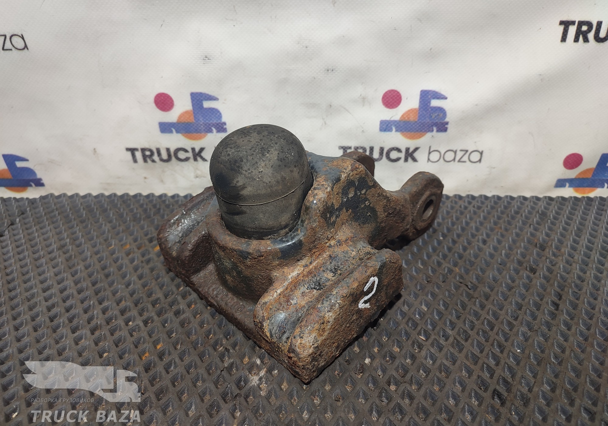 1490090 Кронштейн амортизатора переднего