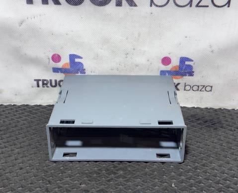 9438400124 Рамка магнитолы для КАМАЗ