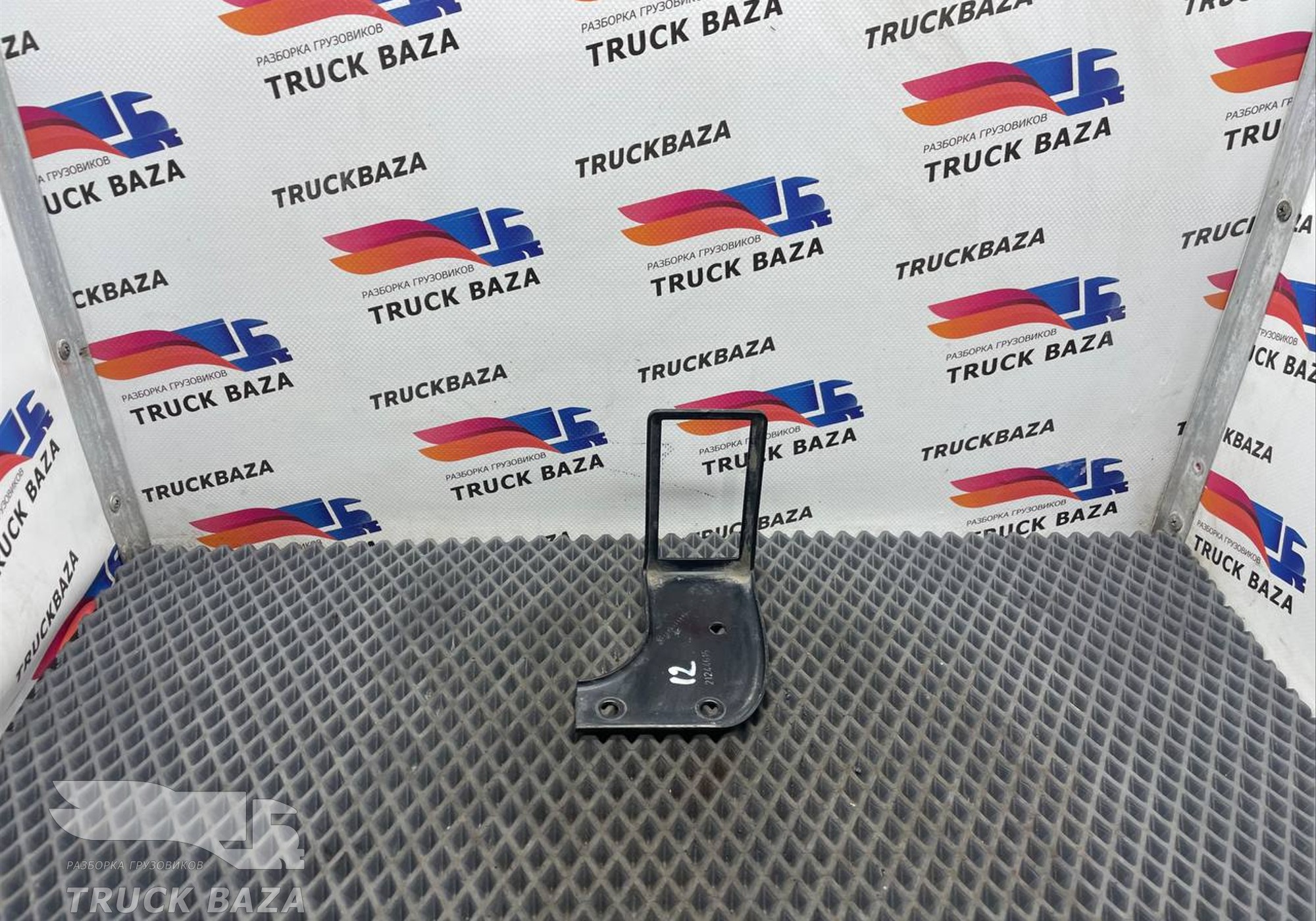 21244615 Кронштейн габарита правого для Volvo FH 4 (с 2012)