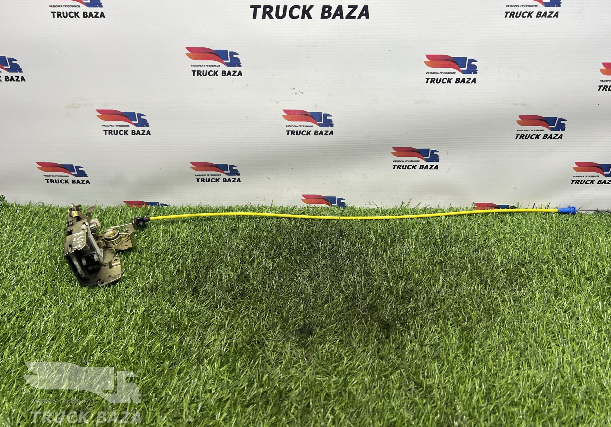 A9737200835 Замок двери передней правой