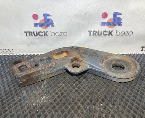 1740951 Кронштейн переднего амортизатора правый