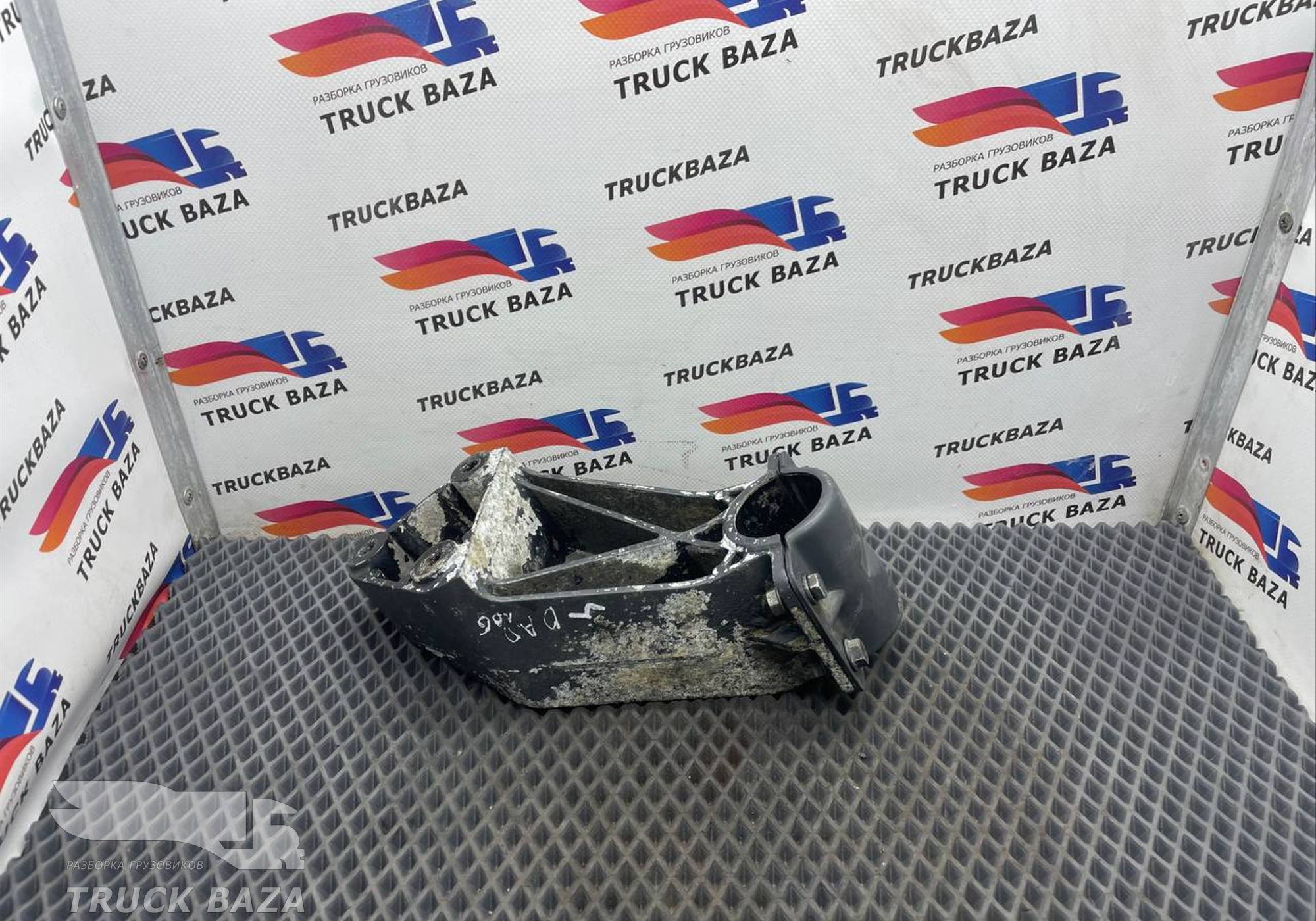 1893585 Кронштейн крепления крыла для Daf XF106 (с 2012)