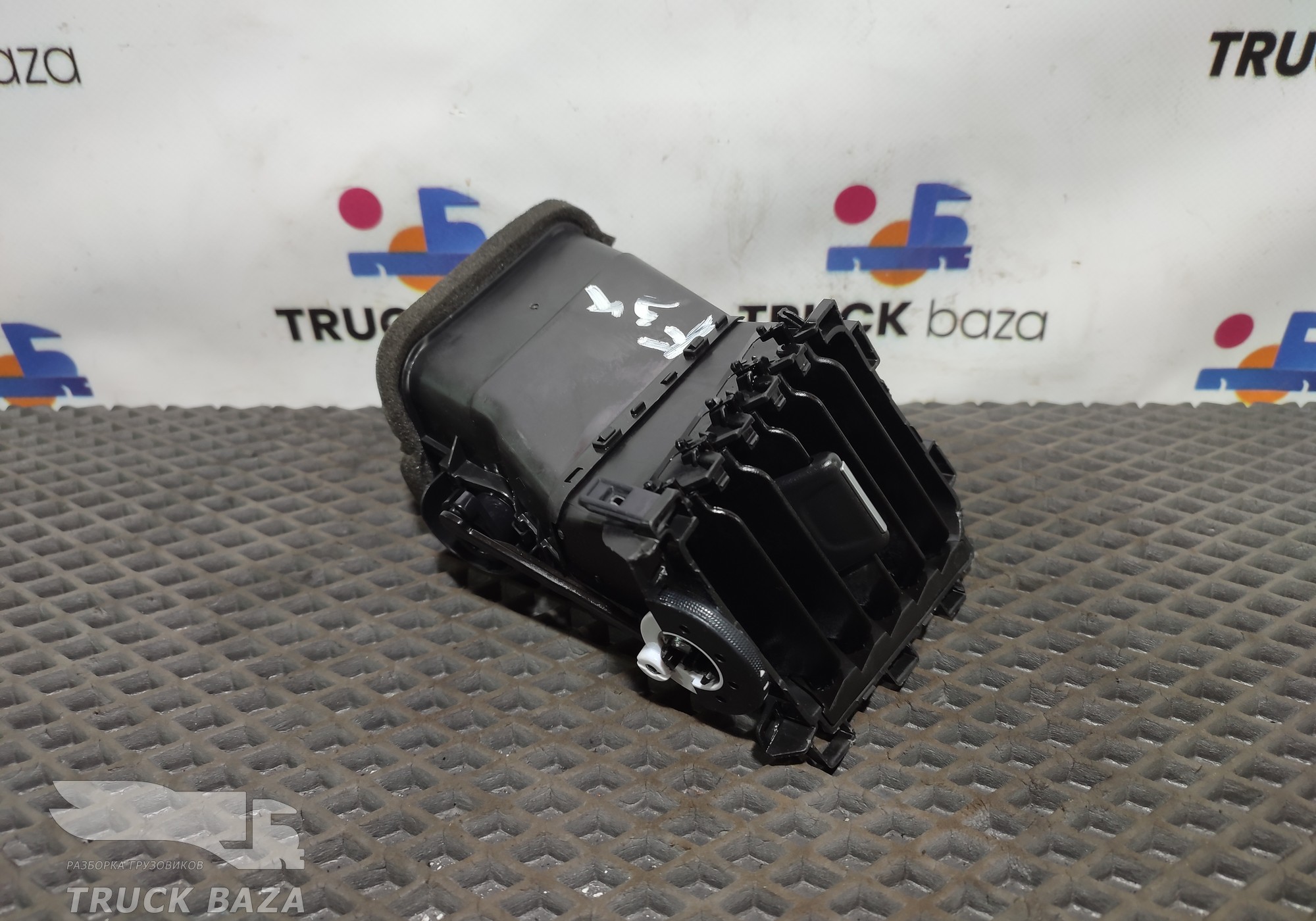 JC4670018B09 Дефлектор воздушный для Ford F-MAX (с 2018)
