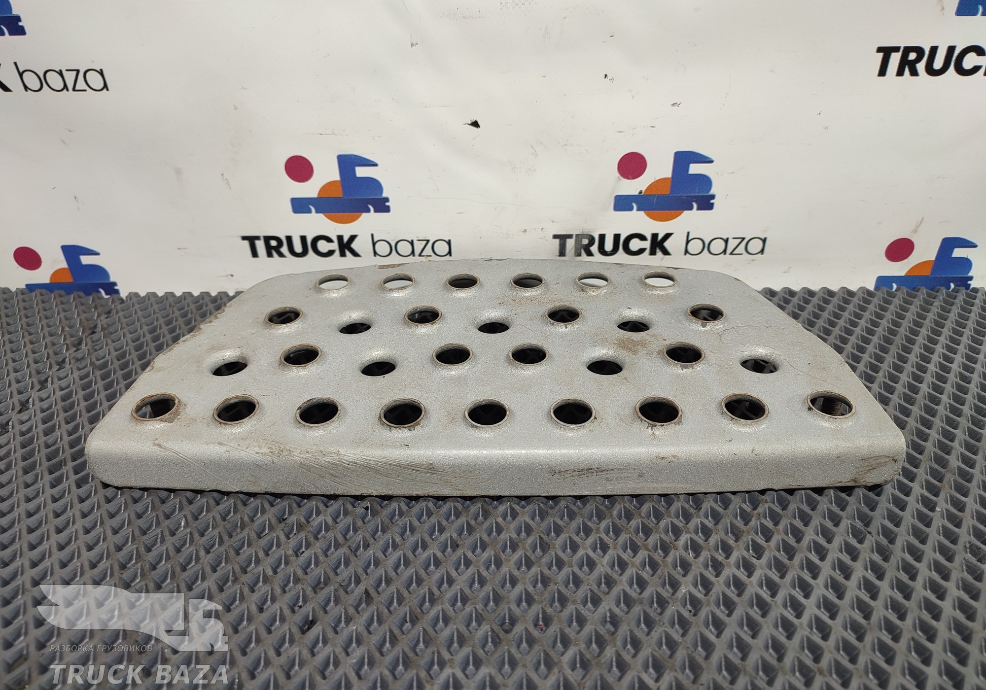 81615105187 Площадка подножки