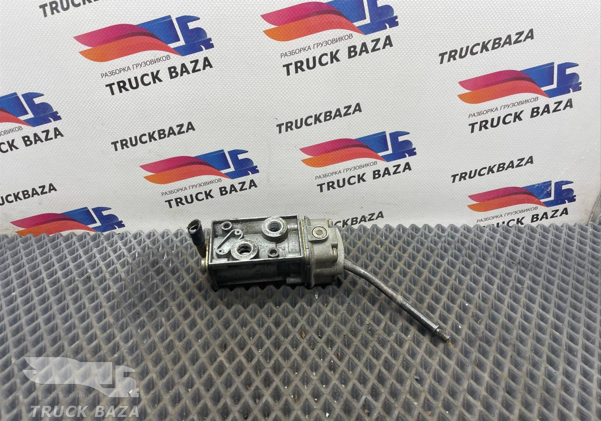 1313713 Кран ручного тормоза для Scania 2-series R (с 1980 по 1989)