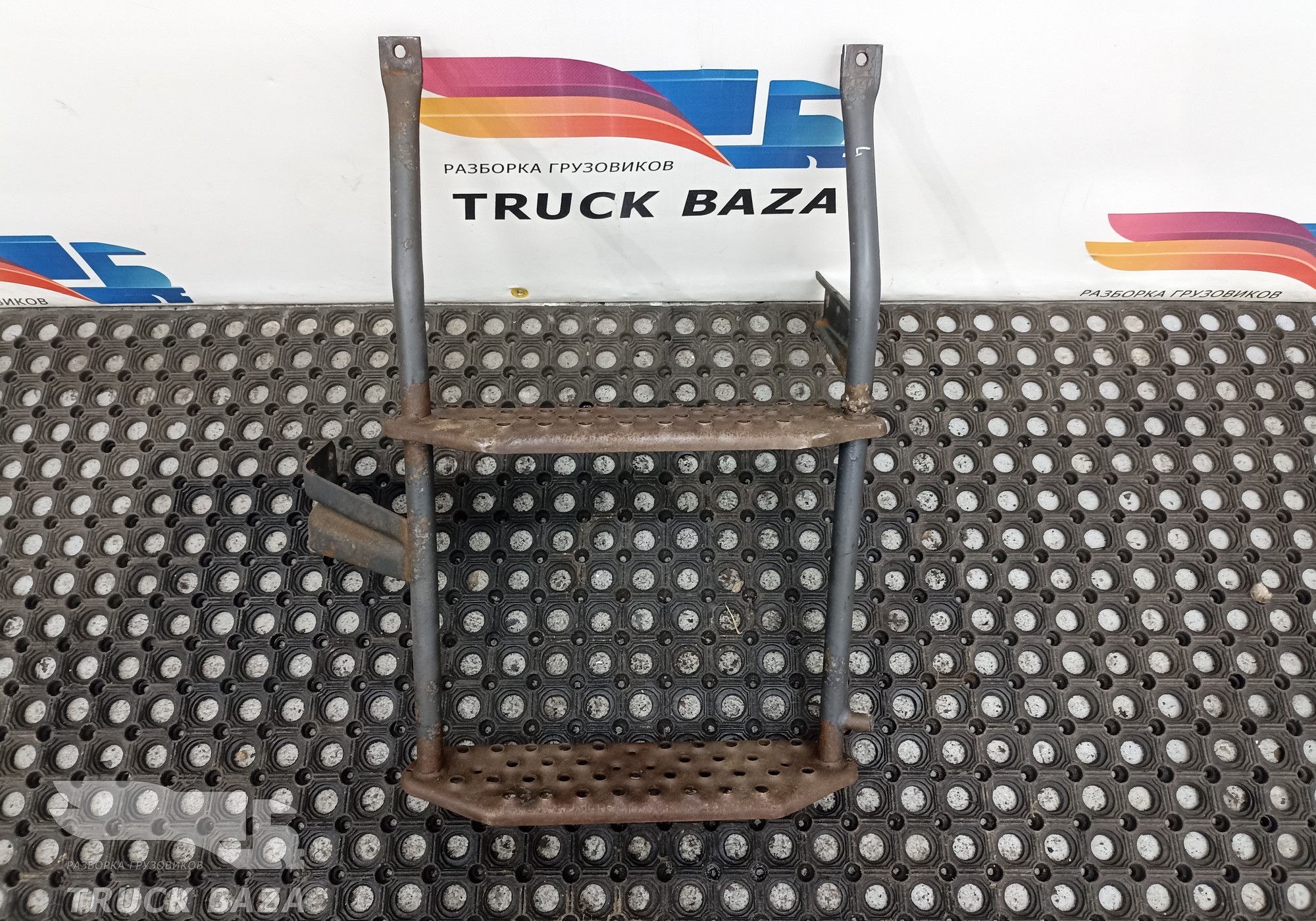 41025156 Подножка для Iveco