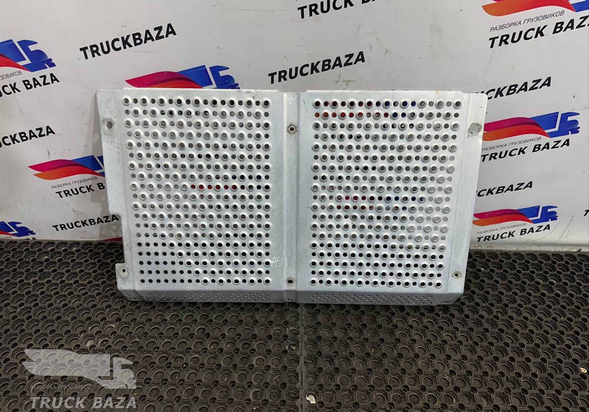 9304900330 Защита глушителя для Mercedes-Benz Actros MP3 (с 2008)