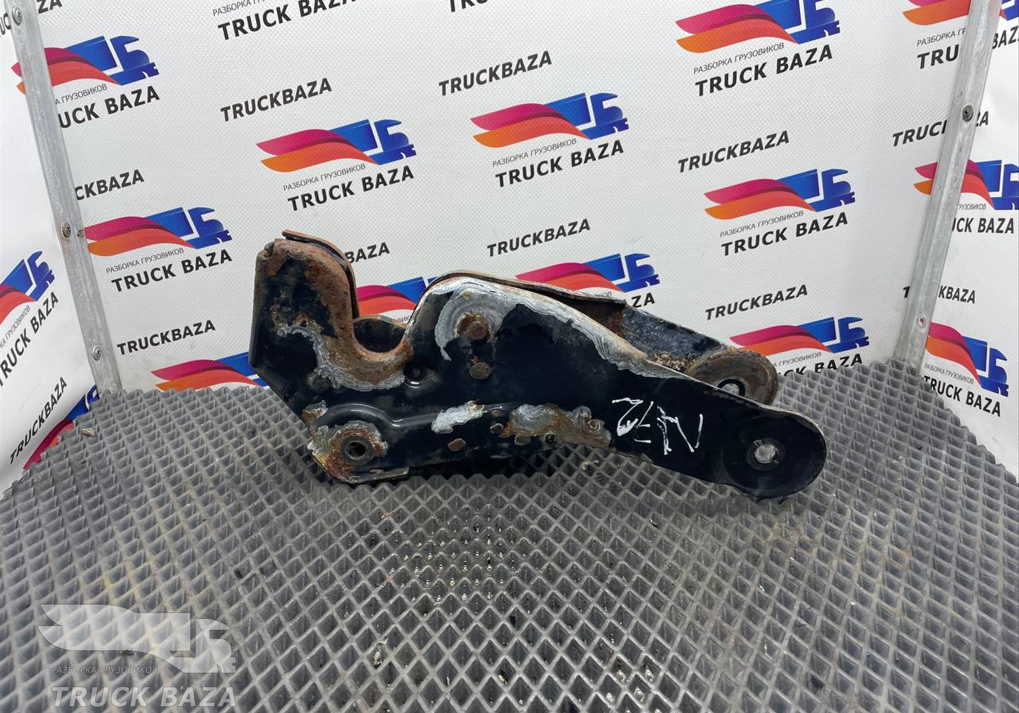 81618516030 Замок кузова