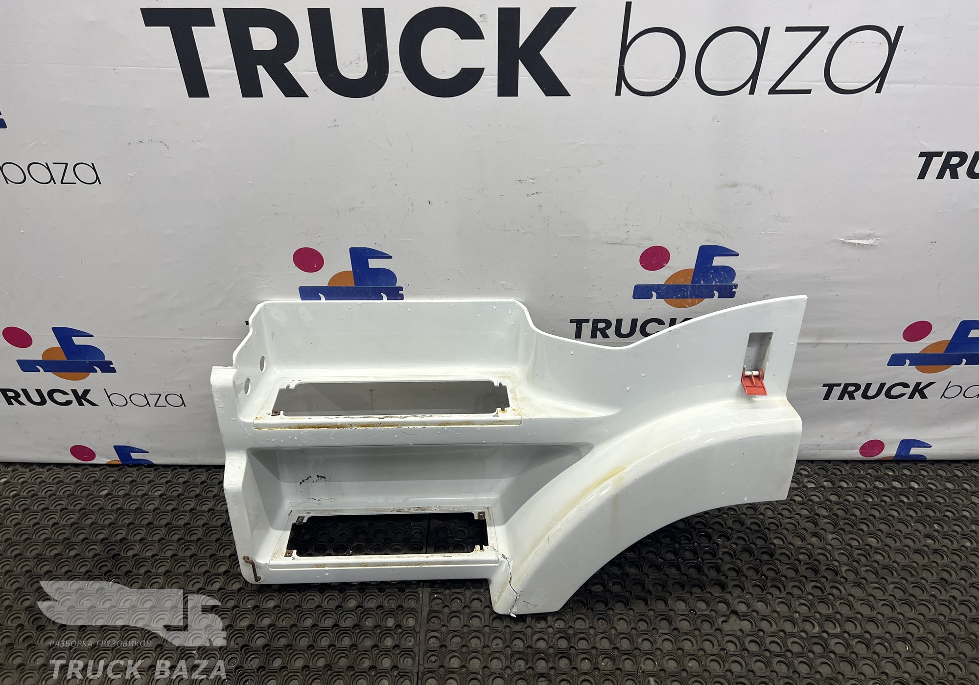 A9416661901 Корпус подножек левый