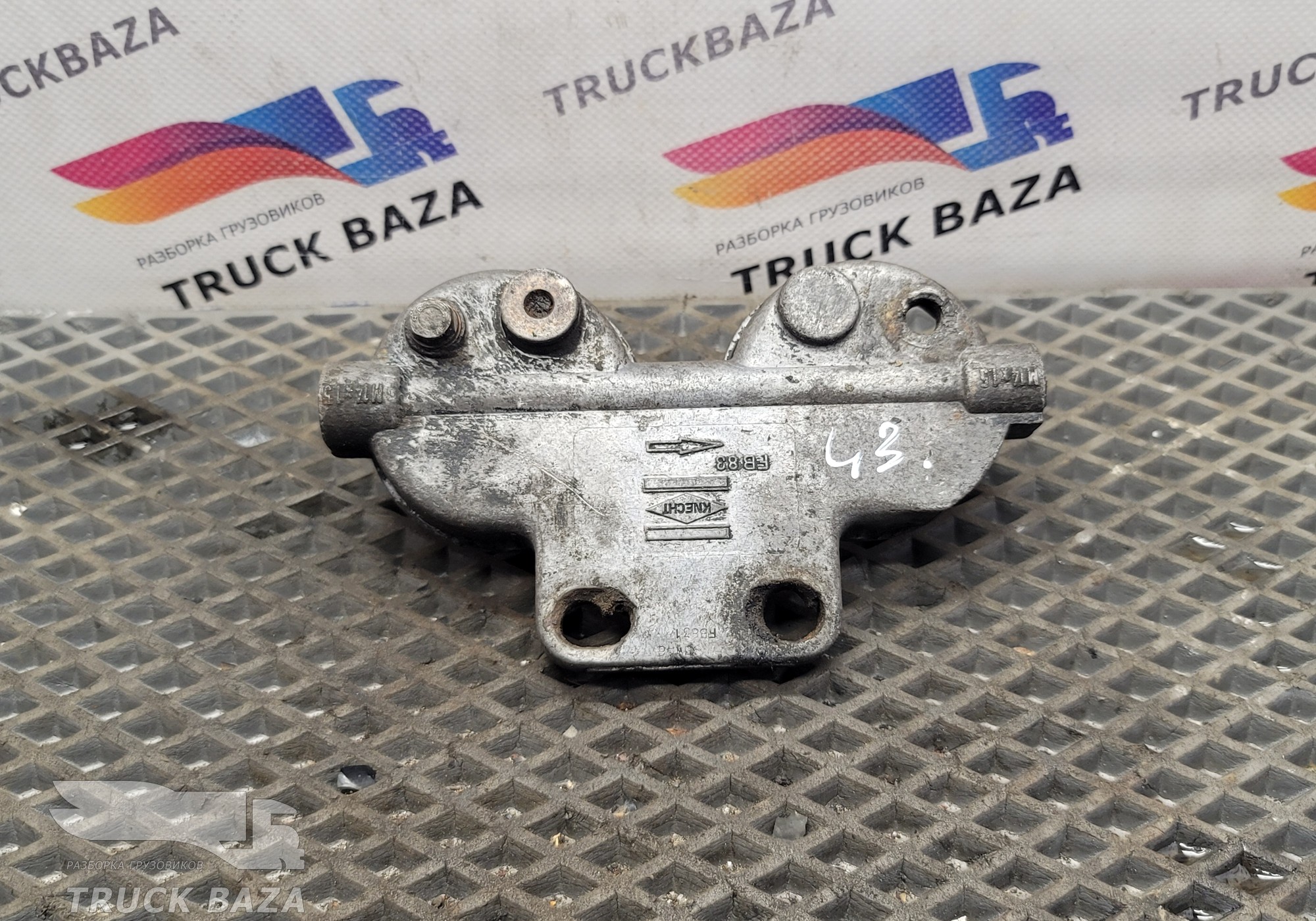 81125040028 Кронштейн топливного насоса для Man F90