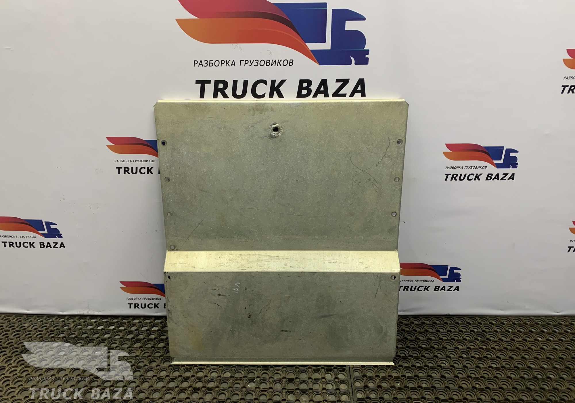 81153010117 Защитный лист КПП для Man TGS II (с 2012)