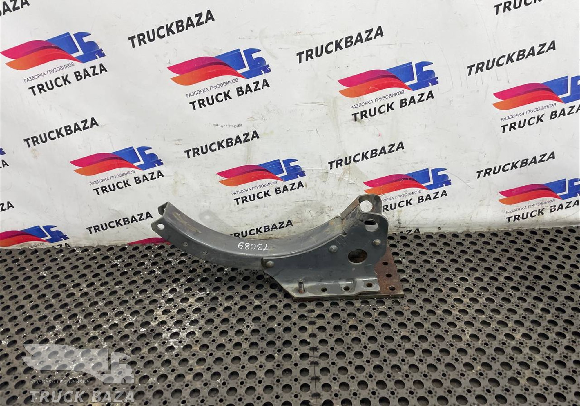 20526789 Кронштейн топливного бака