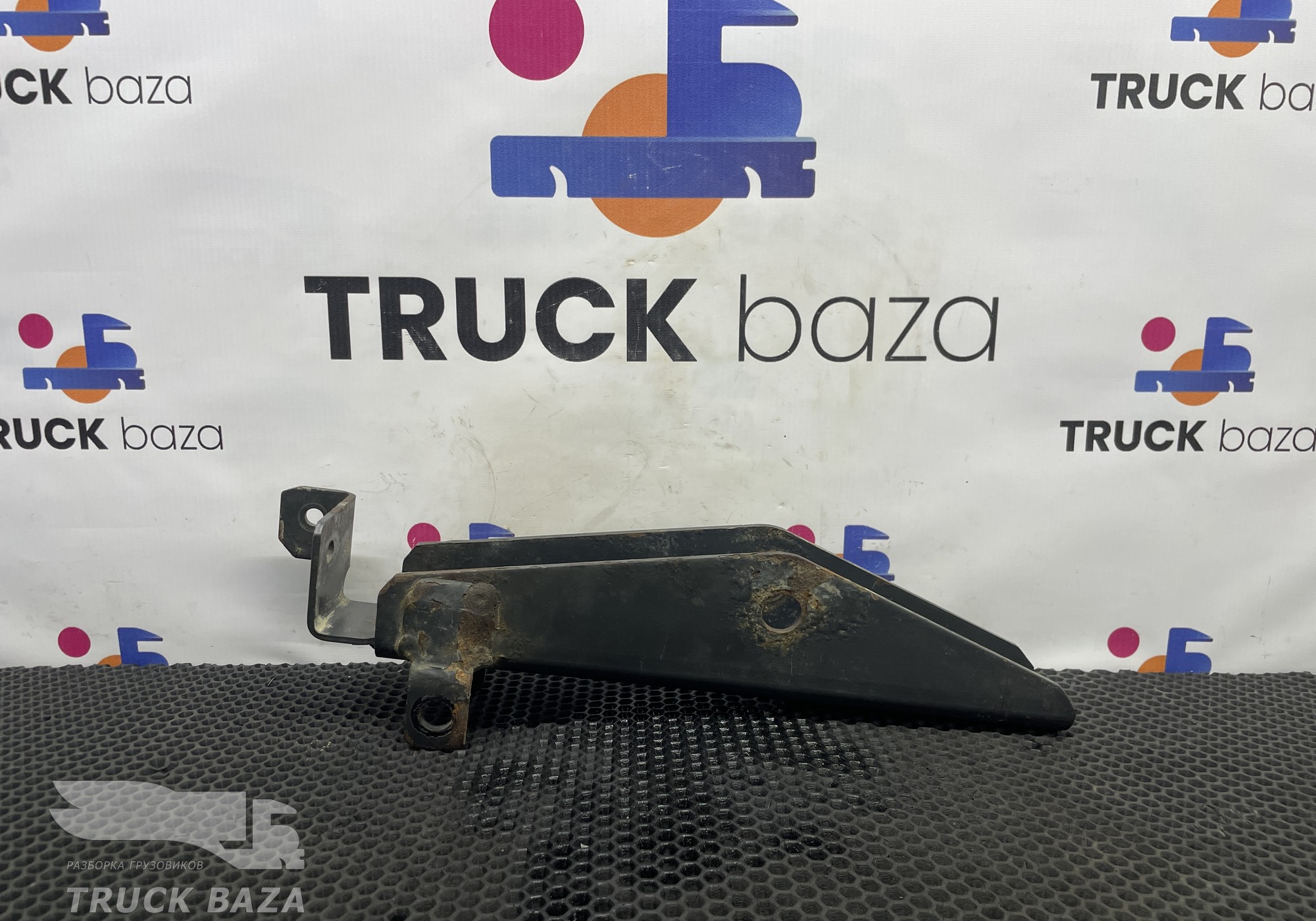 504114860 Кронштейн цилиндра подъема кабины для Iveco Eurotrakker