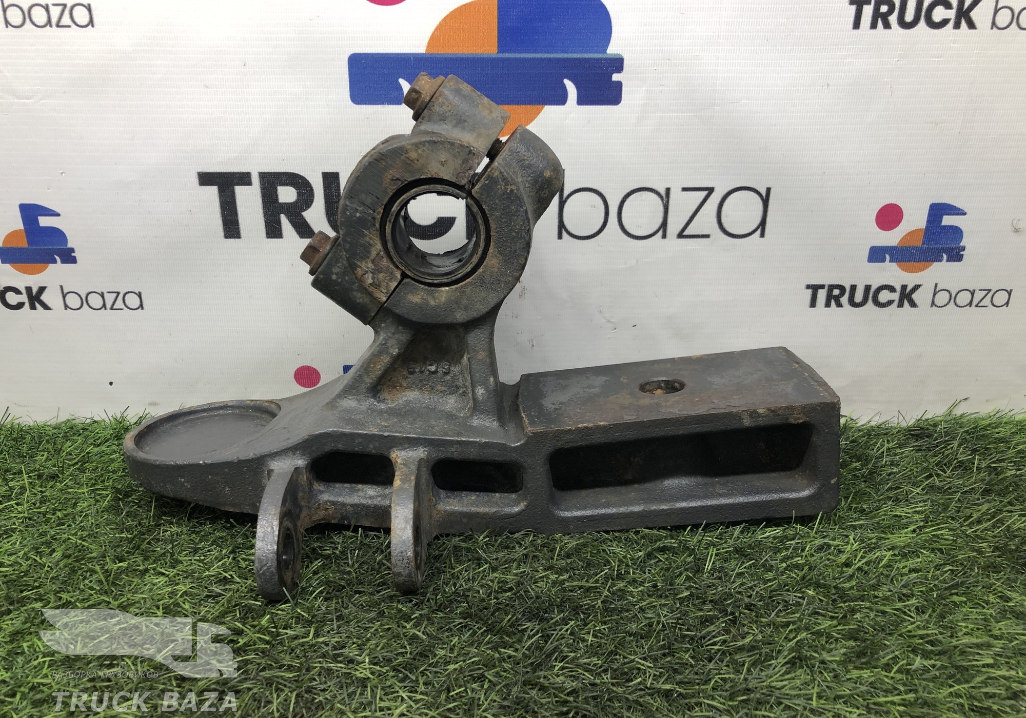 A9433232984 Кронштейн переднего стабилизатора правый для Mercedes-Benz Actros MP3 (с 2008)