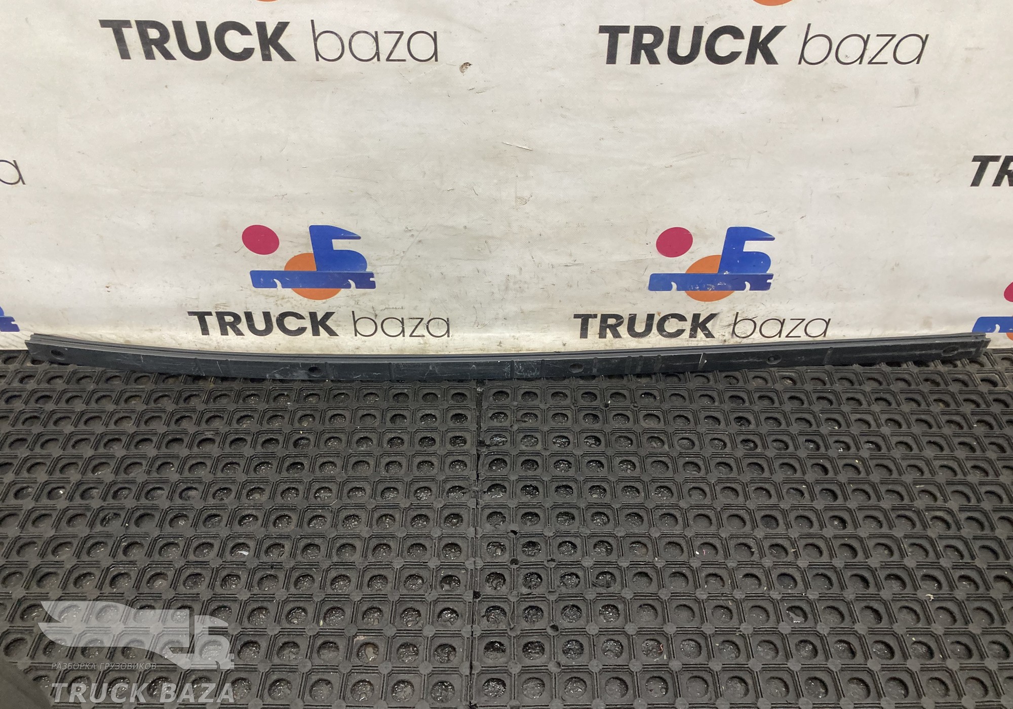 2652144 Кронштейн спойлера кабины