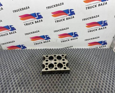 51042020136 Кронштейн вала рокеров (комплект) для Man TGX II (с 2012)