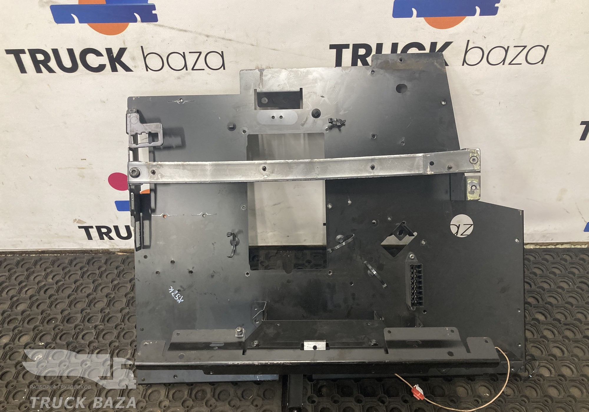 1820342 Кронштейн электронных блоков для Daf XF105 (с 2005)