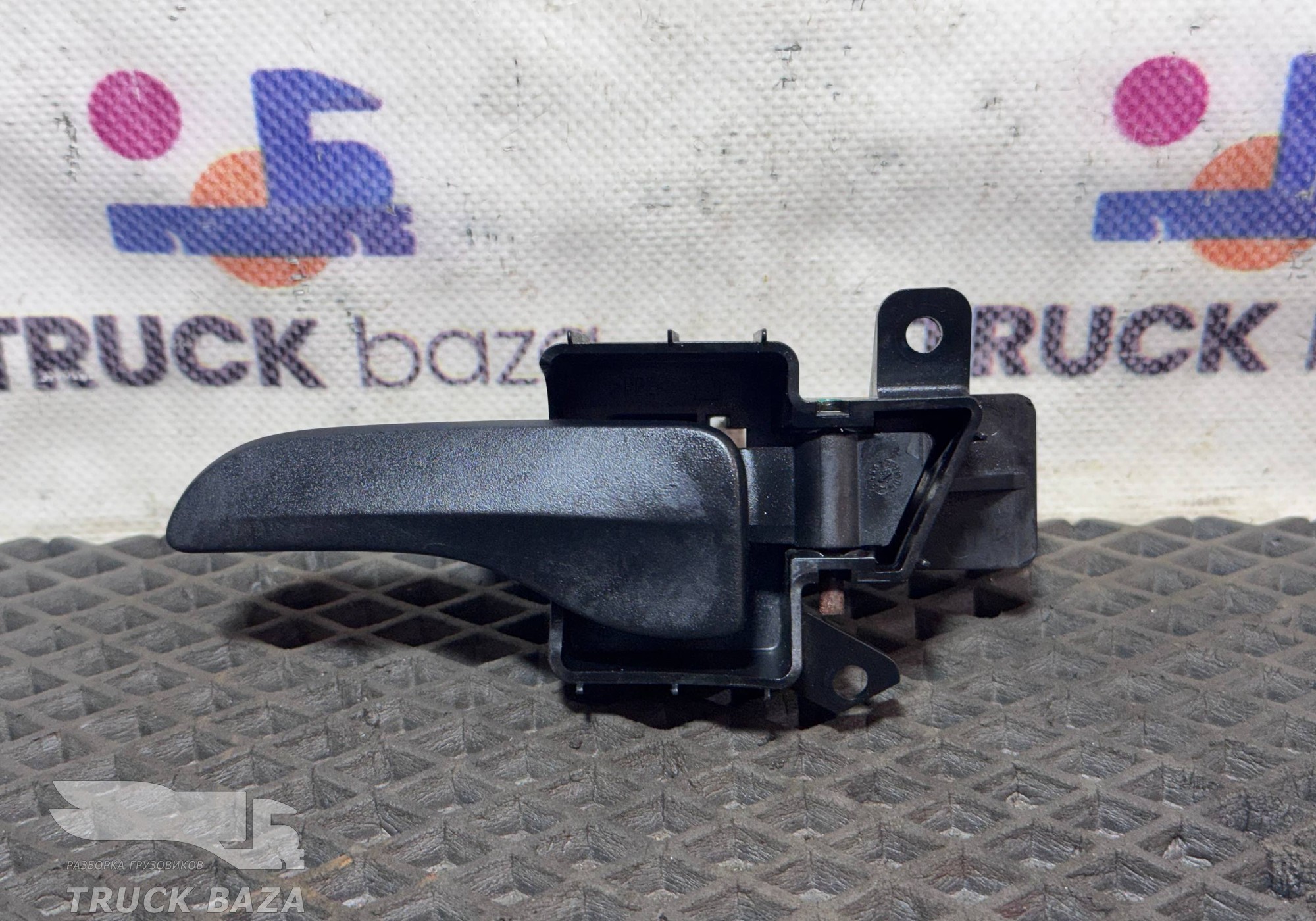 3086371 Ручка двери внутренняя левая