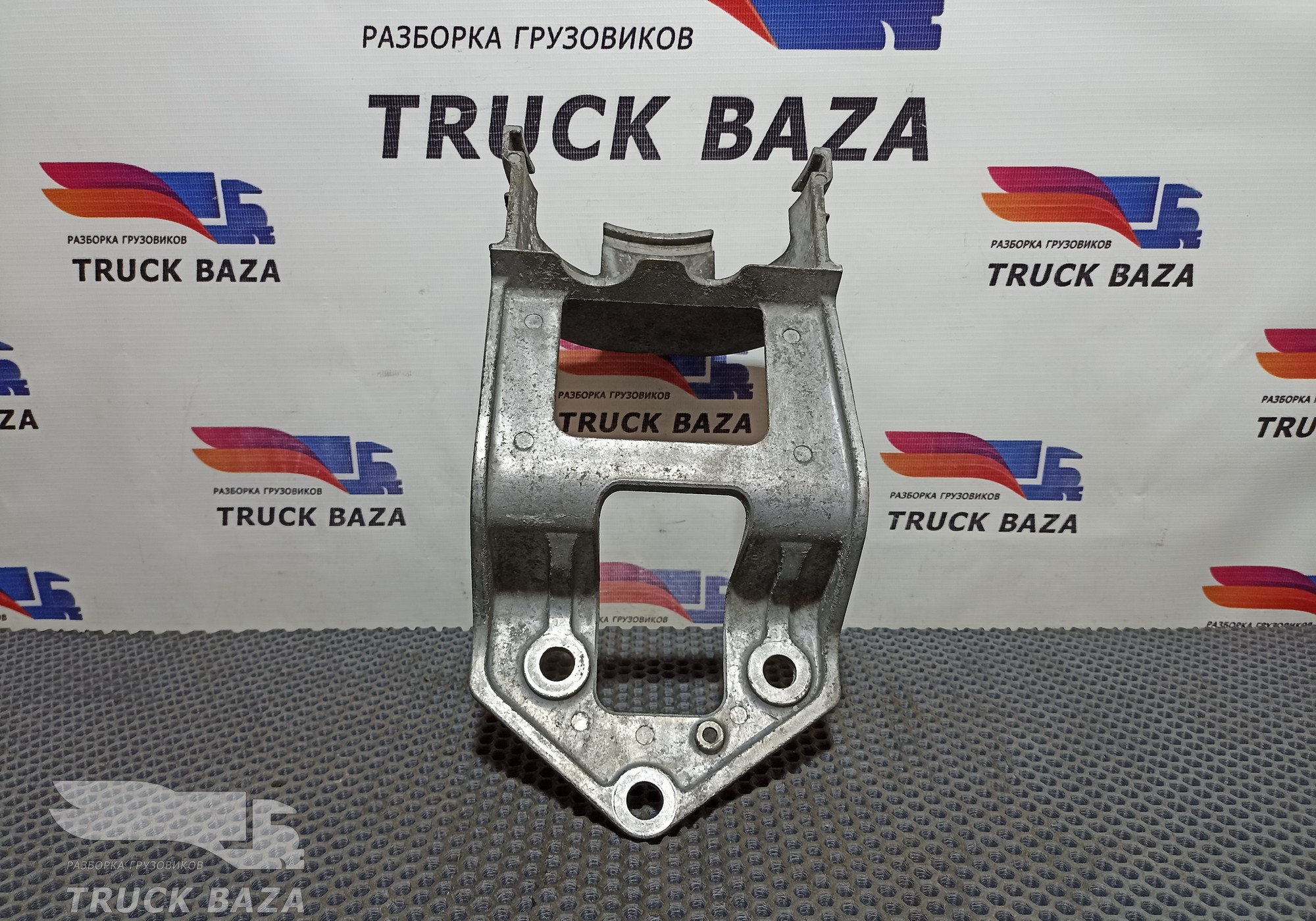 21468479 Кронштейн бачка ГУРа для Volvo FM III (с 2013)