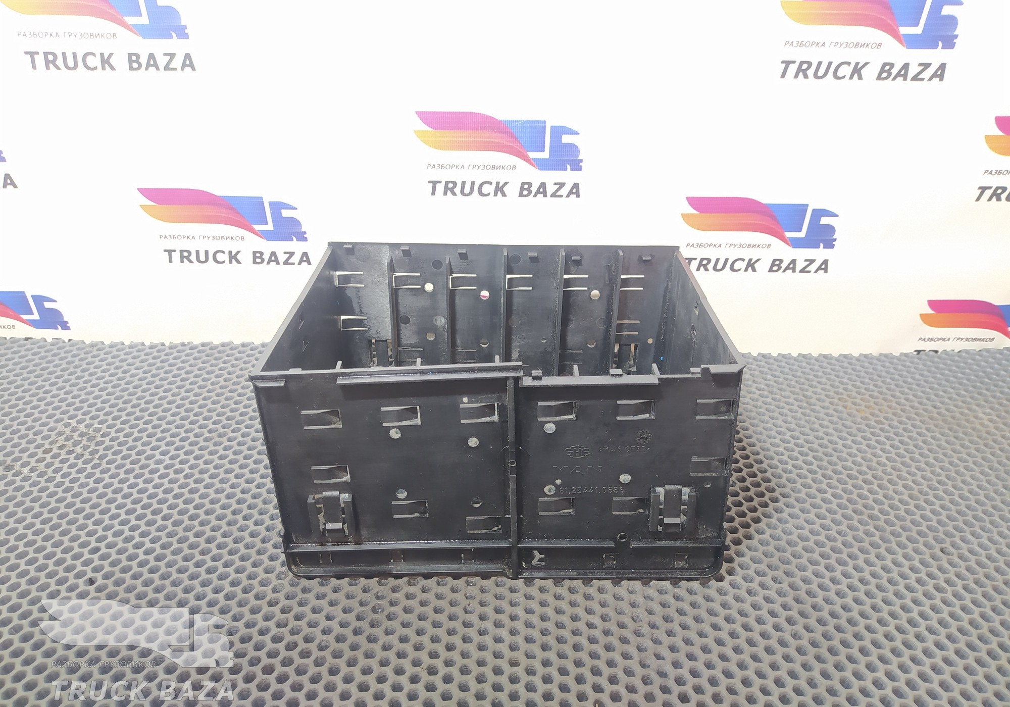 81254410656 Рамка блока разъемов для Man TGX II (с 2012)