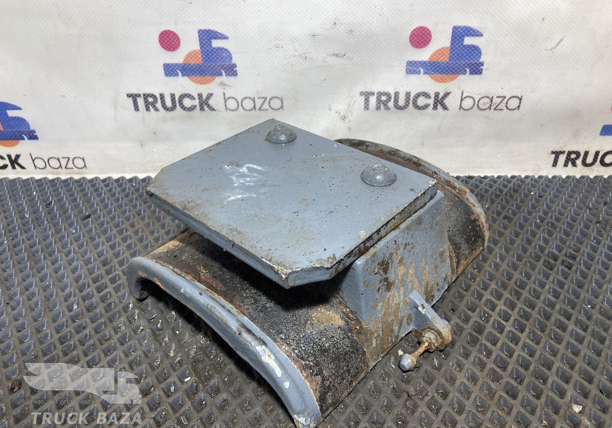 0961983 Проставка стремянки задней рессоры