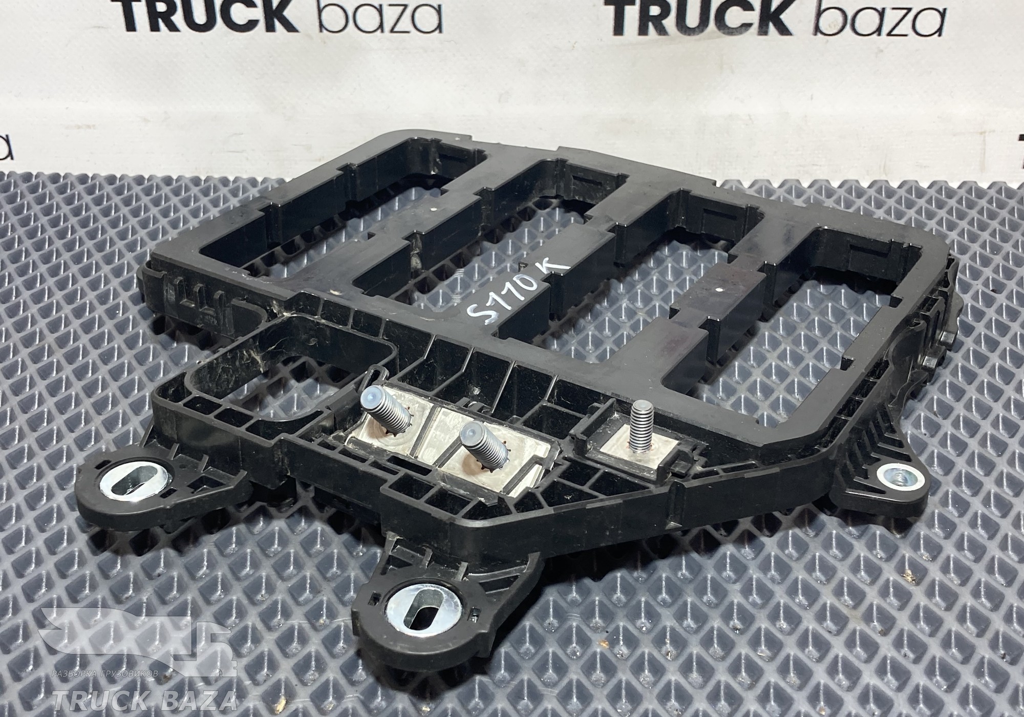 2322957 Кронштейн разъемов кабины для Scania 6-series P (с 2016)